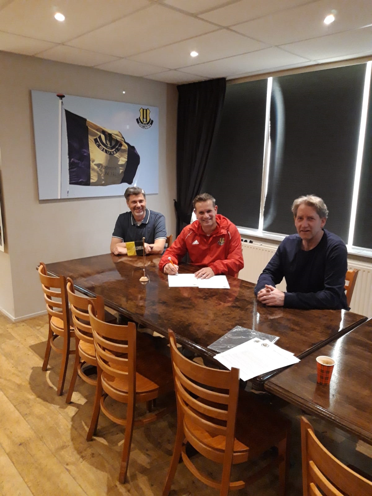 foto tekenen contract Patrick van Amersvoort