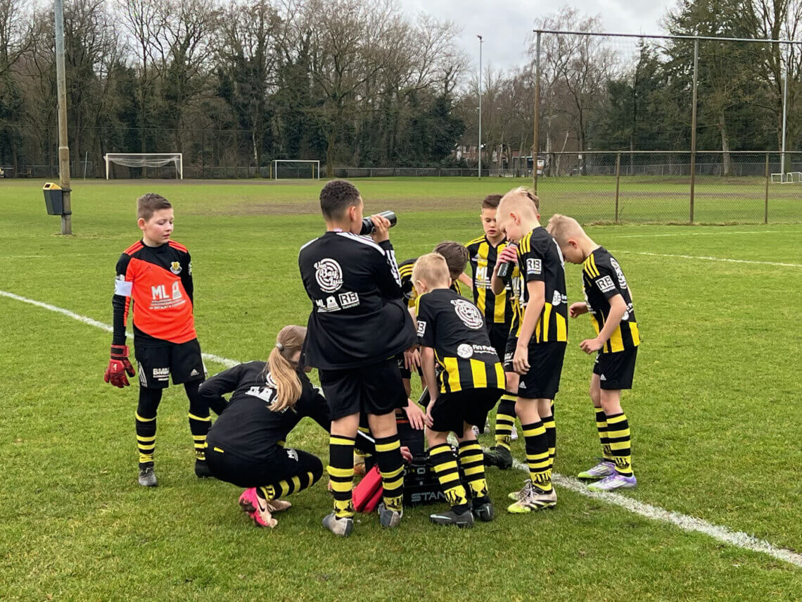 Columbia JO11-4 de vierde wedstrijd op half veld, maar geen half werk