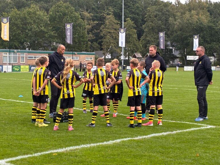 Keeper houdt Columbia JO11-1 lang op de been Keeper houdt Columbia JO11-1 lang op de been