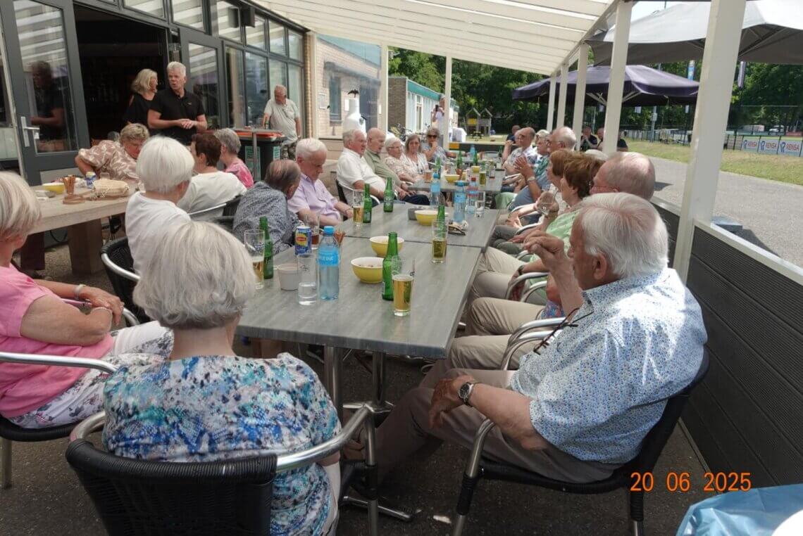 50+ middag bere (geel-zwart) gezellig!